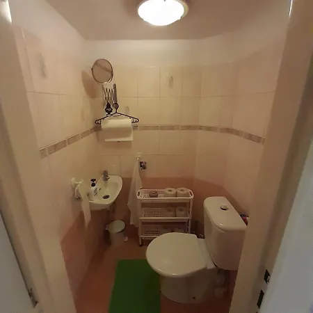 Hilltop 84 Apartamento