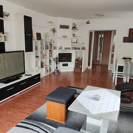 Hilltop 84 Apartamento